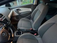 Usado VW Polo 90 HP (66 kW) 2015 Azul Sedan