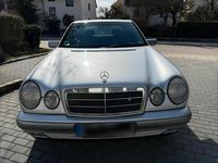 Gebraucht Mercedes E240 170 PS (125 kW) 1998 Silber Limousine