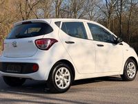 Gebraucht Hyundai i10 67 PS (49 kW) 2018 Weiß Kleinwagen