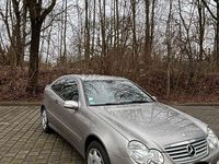 Gebraucht Mercedes C180 143 PS (105 kW) 2006 Silber Coupé
