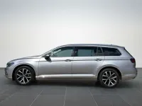 Gebraucht VW Passat Elegance 200 PS (147 kW) 2023 Silber Kombi