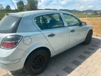Gebraucht Opel Astra 90 PS (66 kW) 2009 Grün Kleinwagen