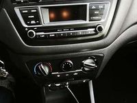 Gebraucht Hyundai i20 Passion 101 PS (74 kW) 2016 Grau Limousine