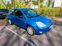 Second-hand Ford Fiesta 101 CP (74 kW) 2004 Albastru Hatchback