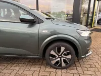 Neu Dacia Sandero Expression 91 PS (66 kW) 2025 Grün Limousine