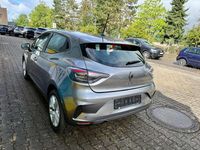 Neu Renault Clio V Evolution 91 PS (66 kW) 2025 Grau Limousine
