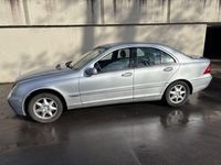 Usado Mercedes C200 Classic 163 HP (119 kW) 2000 Prateado Sedan