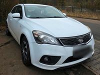 Gebraucht Kia Ceed 125 PS (91 kW) 2012 Weiß Kleinwagen