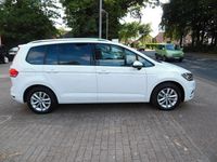 Gebraucht VW Touran Comfortline 116 PS (85 kW) 2016 Weiß Van / Kleinbus