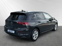 Gebraucht VW Golf VIII Life 131 PS (96 kW) 2023 Grau Limousine