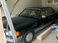 Second-hand Mercedes E300 182 CP (133 kW) 1988 Negru Berlinǎ
