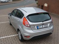 Gebraucht Ford Fiesta SYNC Edition 95 PS (69 kW) 2014 Silber Kleinwagen