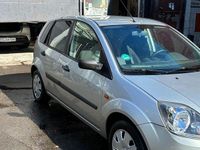 Gebraucht Ford Fiesta Ambiente 80 PS (58 kW) 2007 Silber Kleinwagen