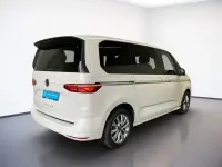 Gebraucht VW Multivan Style 150 PS (110 kW) 2024 Weiss Van / Kleinbus