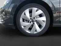 Gebraucht VW Golf VIII Style 150 PS (110 kW) 2023 Grau Kombi