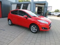 Gebraucht Ford Fiesta Titanium 125 PS (91 kW) 2014 Rot Kleinwagen