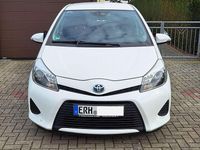 Gebraucht Toyota Yaris Hybrid 75 PS (55 kW) 2013 Weiß Limousine