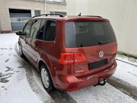 Gebraucht VW Touran Comfortline 105 PS (77 kW) 2014 Rot Van / Kleinbus