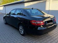 Gebraucht Mercedes E220 170 PS (125 kW) 2011 Schwarz Limousine