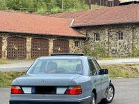 Gebraucht Mercedes E230 130 PS (95 kW) 1993 Blau Limousine