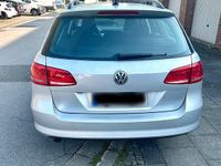 Gebraucht VW Passat 105 PS (77 kW) 2011 Silber Kombi