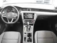 Gebraucht VW Passat 150 PS (110 kW) 2023 Grau Kombi