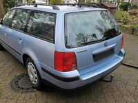 Gebraucht VW Passat 125 PS (91 kW) 2000 Blau Kombi
