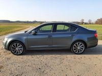 Gebraucht Skoda Octavia LAURIN & KLEMENT 179 PS (131 kW) 2016 Grau (metallic) Kleinwagen