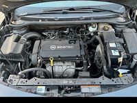 Gebraucht Opel Astra 116 PS (85 kW) 2010 Grün Kleinwagen