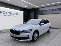 Gebraucht Skoda Superb Essence 150 PS (110 kW) 2025 Purity weiss Kombi