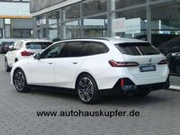 Gebraucht BMW 520 Performance 197 PS (144 kW) 2024 Mineralweiã Kombi