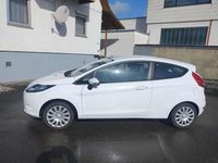 Gebraucht Ford Fiesta Trend 60 PS (44 kW) 2011 Frostweiß Kleinwagen