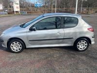 Gebraucht Peugeot 206 75 PS (55 kW) 2004 Silber Kleinwagen