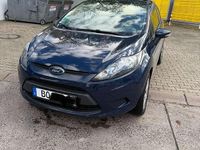 Gebraucht Ford Fiesta Trend 82 PS (60 kW) 2012 Blau Kleinwagen