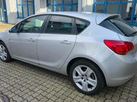 Gebraucht Opel Astra 101 PS (74 kW) 2011 Grau Limousine