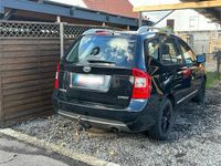 Gebraucht Kia Carens 128 PS (94 kW) 2012 Schwarz Van / Kleinbus