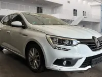 Gebraucht Renault Mégane III Experience 101 PS (74 kW) 2016 Weiß Limousine