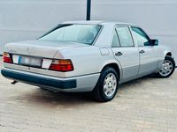 Gebraucht Mercedes 200 75 PS (55 kW) 1992 Silber Limousine