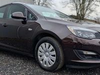 Gebraucht Opel Astra Selection 116 PS (85 kW) 2015 Mahogany brown (p2/so) Kleinwagen