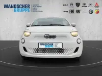 Gebraucht Fiat 500e Basis 86 kW (118 PS) 2023 Weißschwarz Kleinwagen