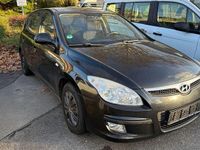 Gebraucht Hyundai i30 Comfort 116 PS (85 kW) 2008 Schwarz Limousine