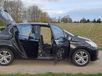 Gebraucht Peugeot 208 Active 92 PS (67 kW) 2012 Schwarz Kleinwagen