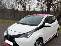 Gebraucht Toyota Aygo 69 PS (50 kW) 2015 Weiß Kleinwagen