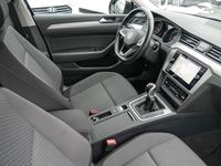 Gebraucht VW Passat Basis 150 PS (110 kW) 2022 Deep black perleffekt Kombi