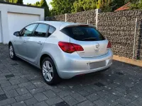 Gebraucht Opel Astra Edition 101 PS (74 kW) 2012 Silber Limousine