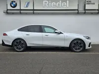 Gebraucht BMW 520 M Sport 208 PS (152 kW) 2025 Mineralweiß metallic Limousine