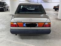 Gebraucht Mercedes E230 132 PS (97 kW) 1986 Beige Limousine
