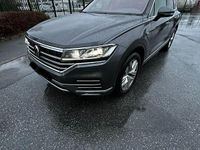 Gebraucht VW Touareg 231 PS (169 kW) 2022 Grau SUV