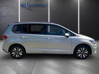 Gebraucht VW Touran Move 150 PS (110 kW) 2023 Ivory silver metallic Van / Kleinbus