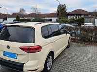 Gebraucht VW Touran 116 PS (85 kW) 2019 Gelb Van / Kleinbus